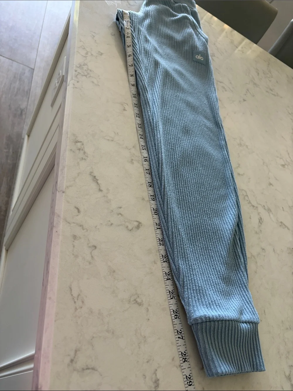 ALO Yoga Muse Sweatpants in light blue size XS